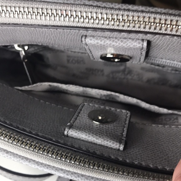 New Michael Kors Crossbody Bag Pebble Gray NWOT - Picture 10 of 16